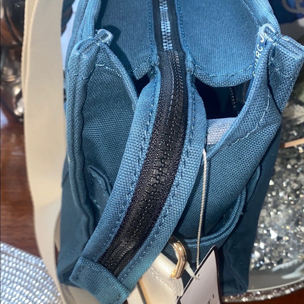 Marc Jacobs Blue and Cream Tote Bag with Elegant Design and cream strap - Picture 4 of 10